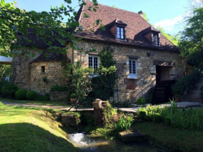 Отель Le Moulin De La Beune  Лез Эзи-Де-Тайак-Сирёй